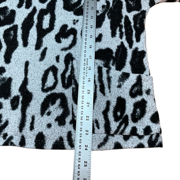 DANTELLE Animal Print Short Sleeve Lightweight Sweater Front Pockets Sz L - Picture 6 of 9